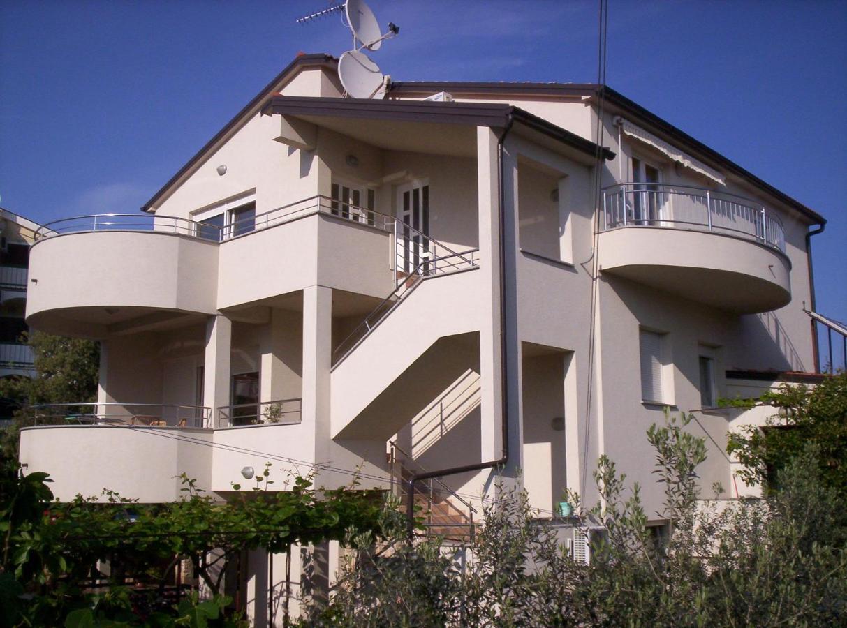 Apartment For Two 200M From The Beach Pula Exterior foto