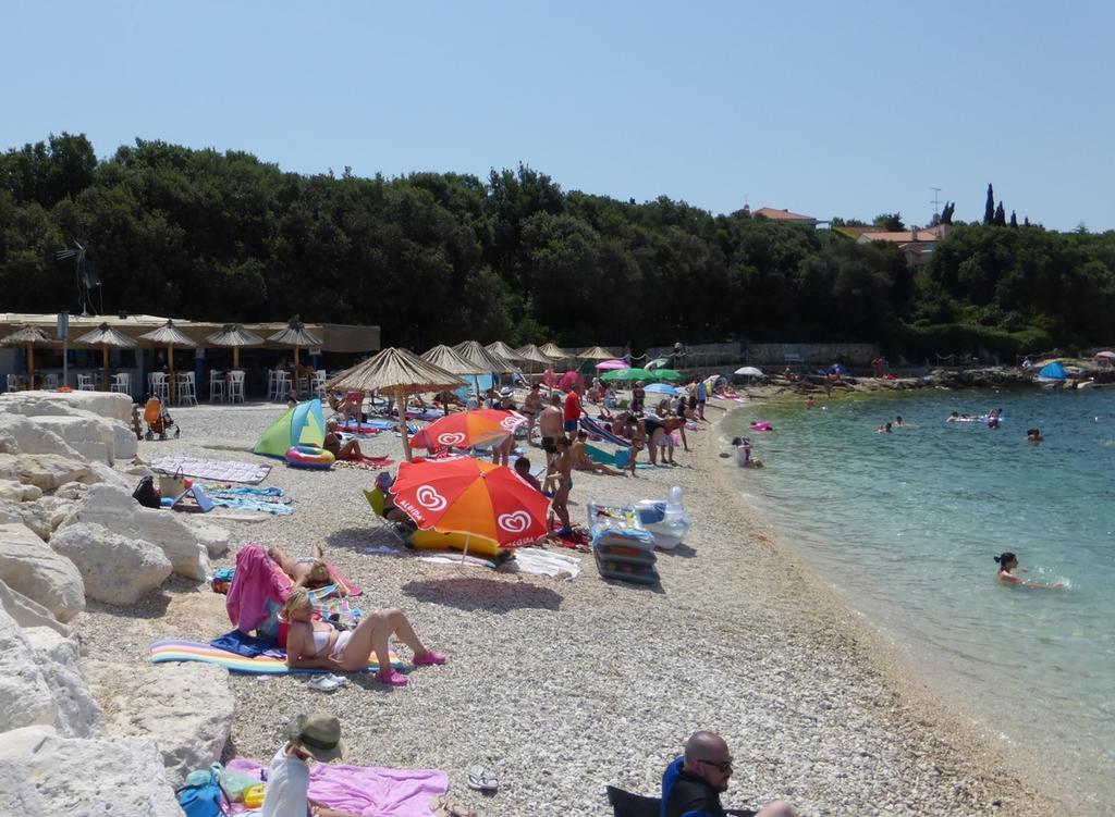Apartment For Two 200M From The Beach Pula Exterior foto